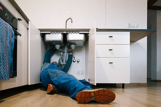 Professional Emergency Plumber technician working in Newtown, OH